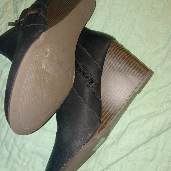 Maurices faux leather wedge zipper booties Woman's Size 11 - Picture 6 of 6